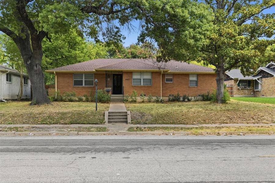 Property photo for 1545 W Pentagon Parkway, Dallas, TX