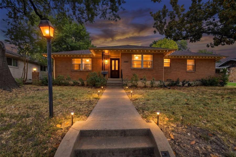 Property photo for 1545 W Pentagon Parkway, Dallas, TX