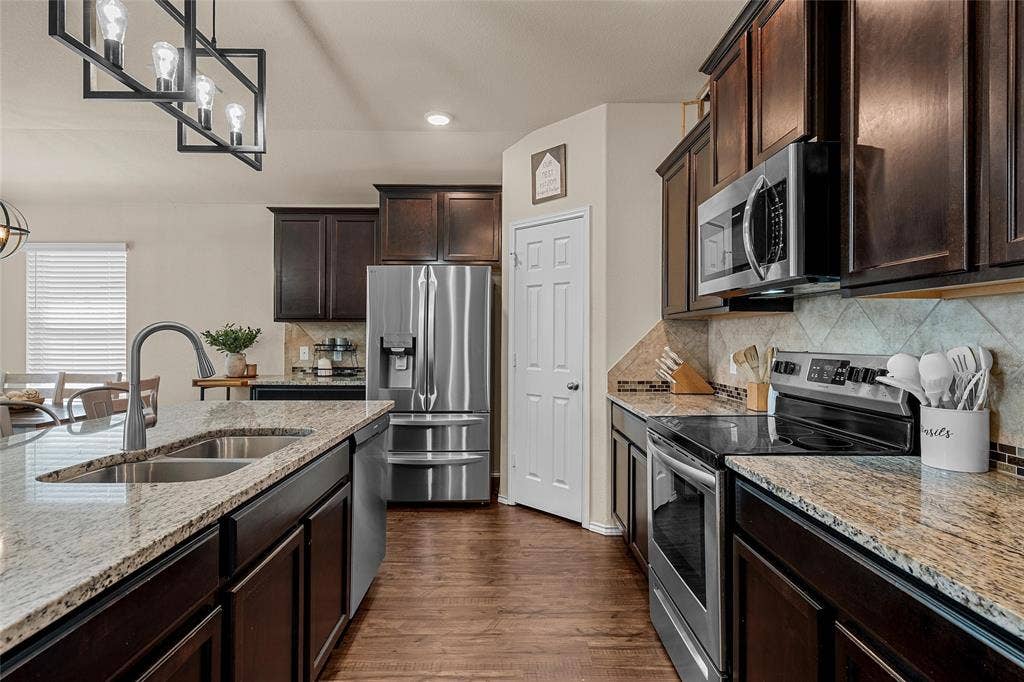 3016 Jackal Drive, Lorena, TX 76655
