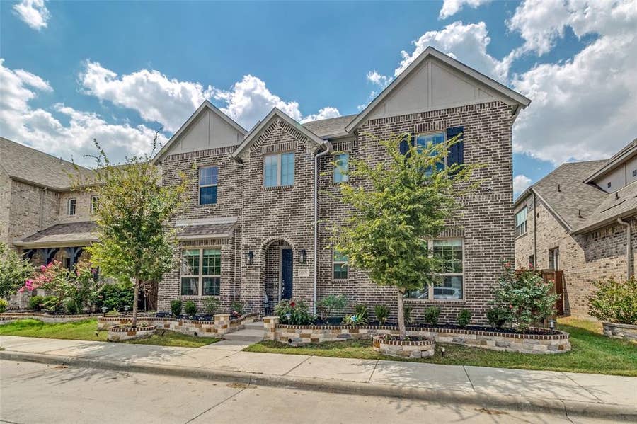 Property photo for 12679 Royal Oaks Lane, Farmers Branch, TX