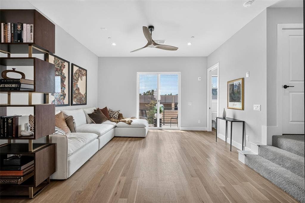 Gorgeous 3/4 inch real hardwoods floors and 9 foot ceilings on 2nd level