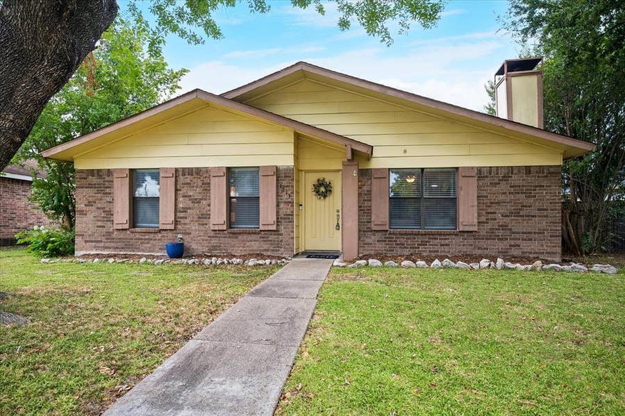 Property photo for 1213 Frio Lane, Garland, TX