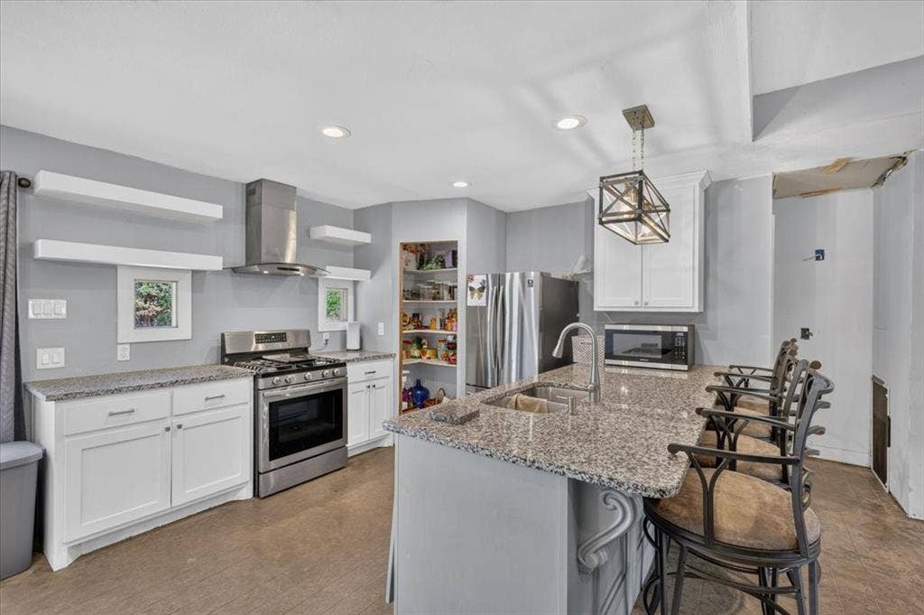 4506 Garden View Drive, Granbury, TX 76049 4506 Garden View Drive, Granbury, TX 76049