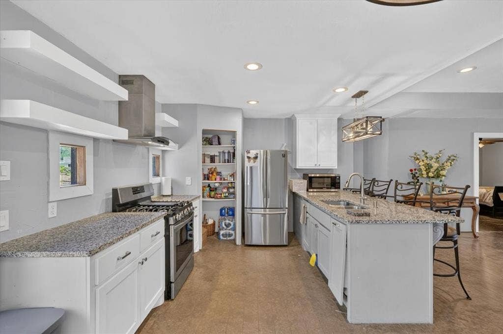 4506 Garden View Drive, Granbury, TX 76049 4506 Garden View Drive, Granbury, TX 76049