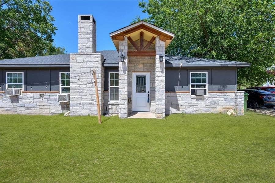 Property photo for 4506 Garden View Drive, Granbury, TX