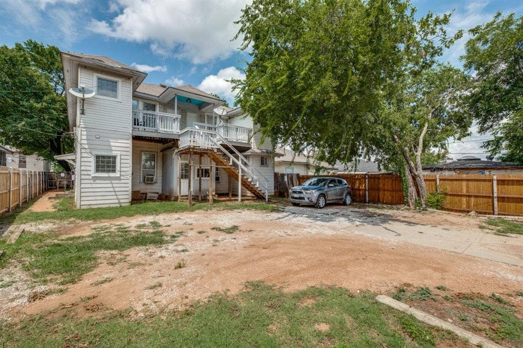 804 Sunset Avenue, #C, Dallas, TX 75208 Exterior with white siding and multiple balconies featuring white railings