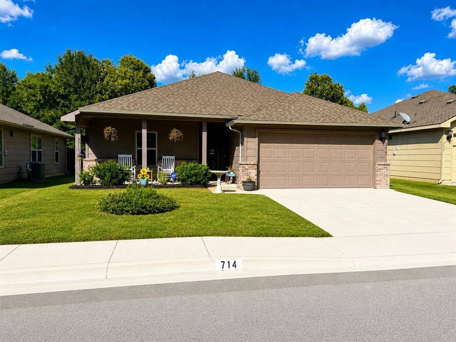 Property photo for 714 N Wofford Street, Athens, TX