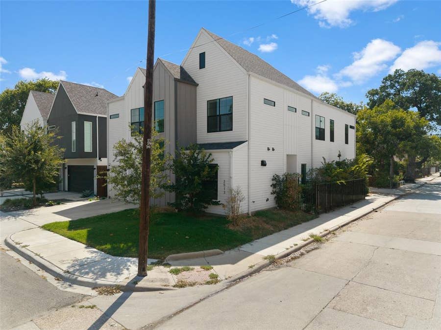 Property photo for 2513 N Winnetka Avenue, Dallas, TX
