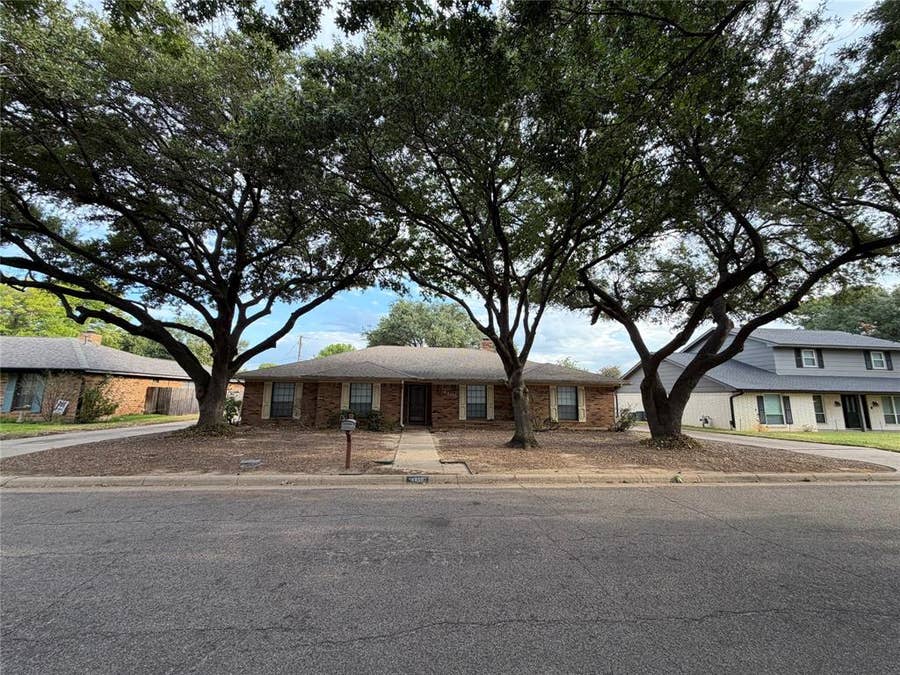 Property photo for 4405 Kingswick Drive, Arlington, TX