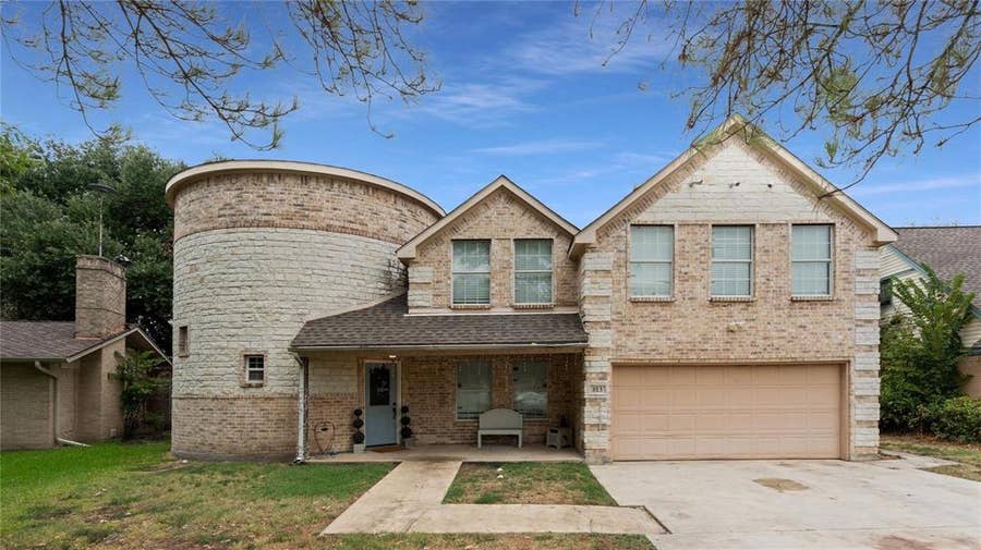 Property photo for 813 Beacon Hill Drive, Irving, TX