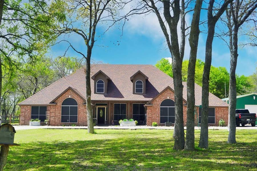 Property photo for 286 W Ridge Street, Decatur, TX
