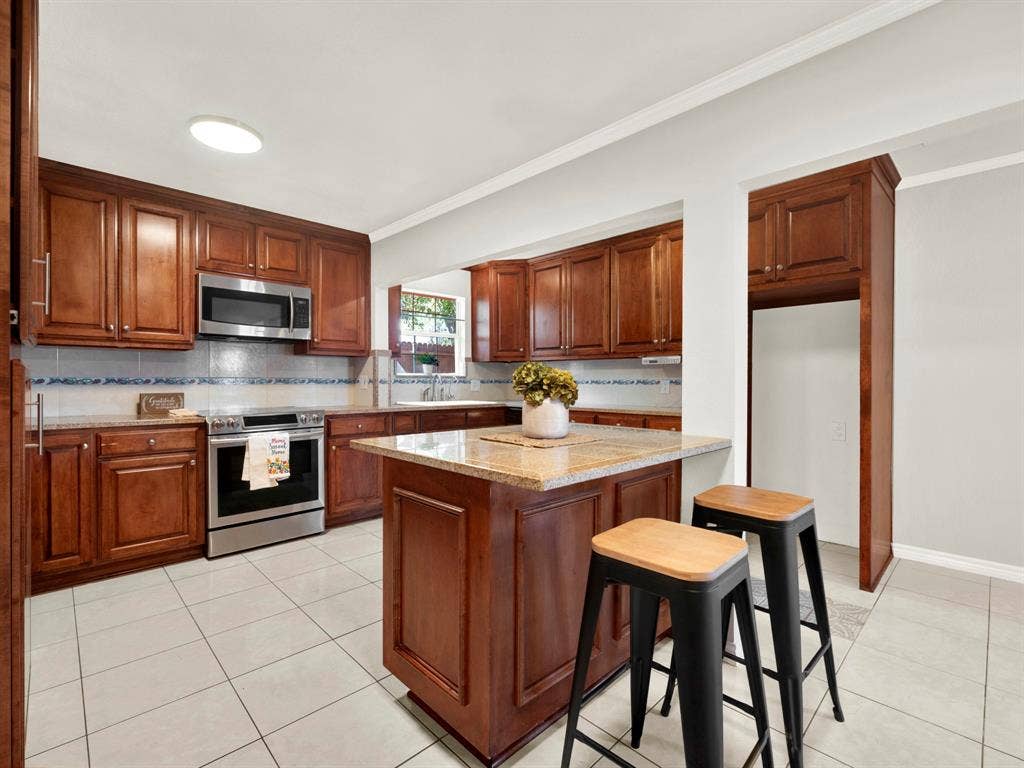 1405 Williamsburg Drive, Plano, TX 75074