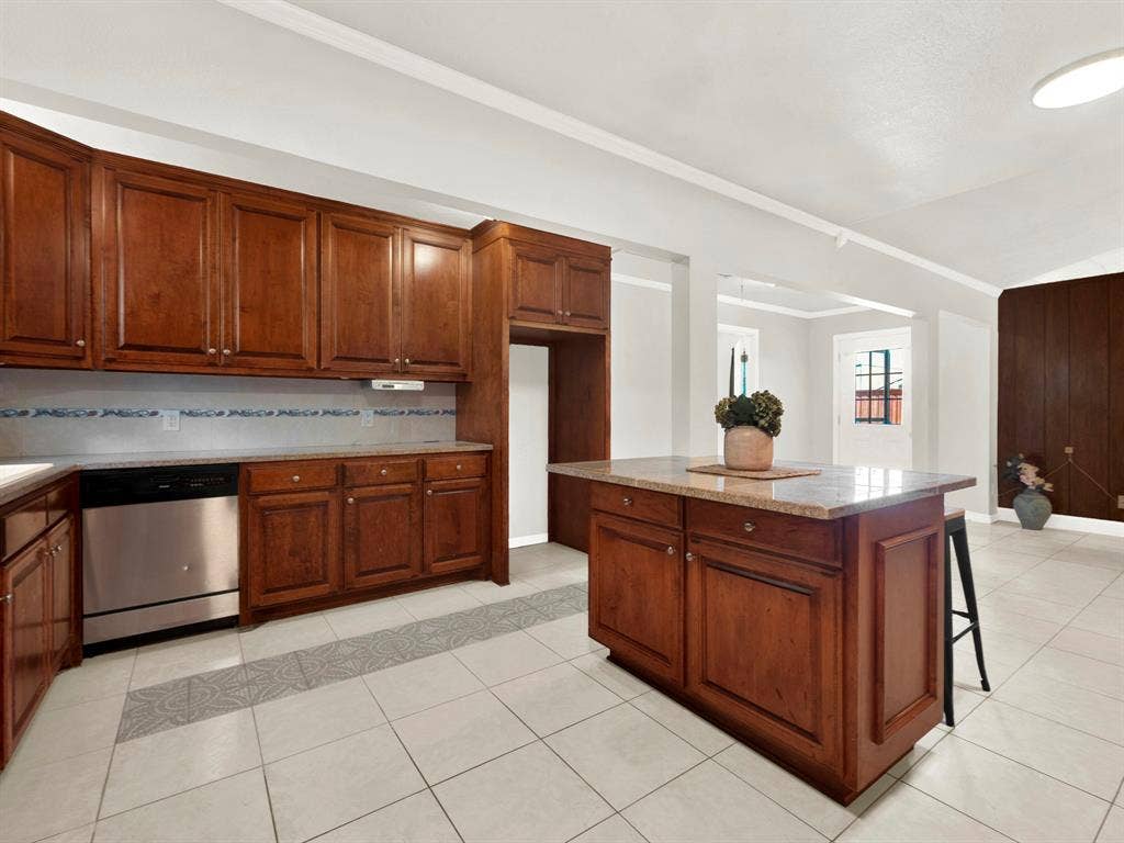 1405 Williamsburg Drive, Plano, TX 75074