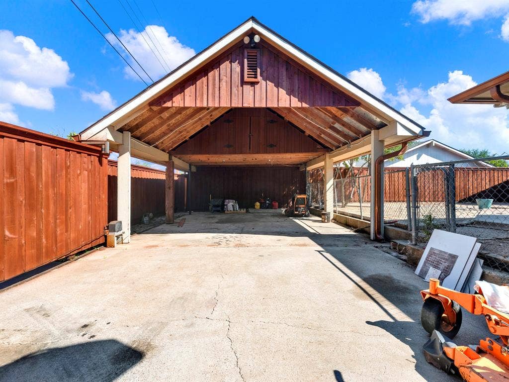 Covered parking and electric gate