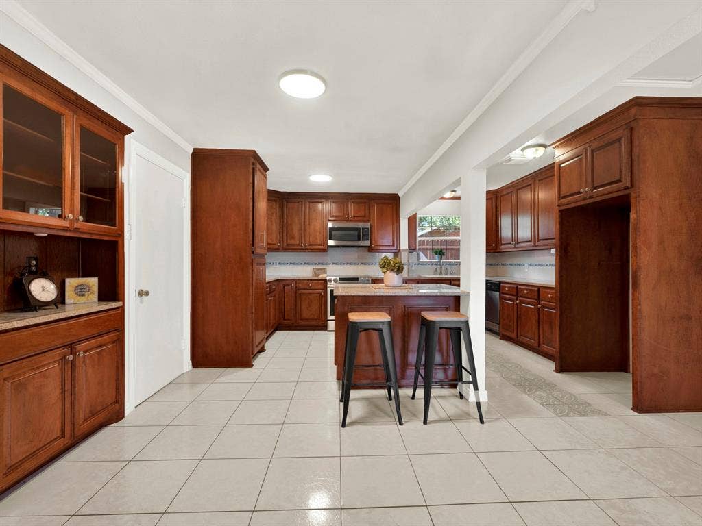 1405 Williamsburg Drive, Plano, TX 75074