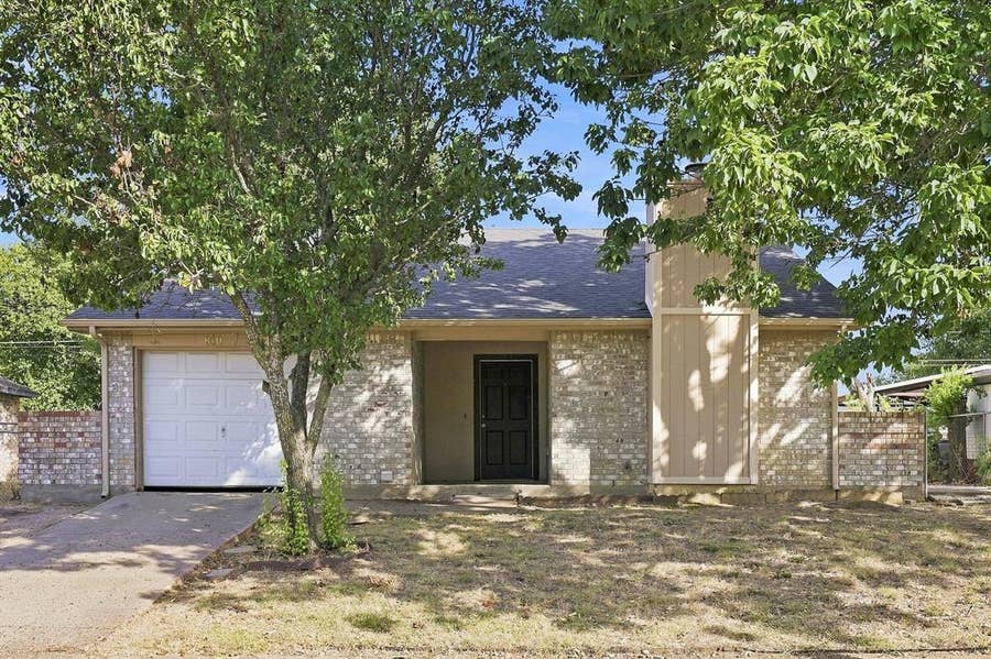 Property photo for 810 Bitter Creek Drive, Dallas, TX