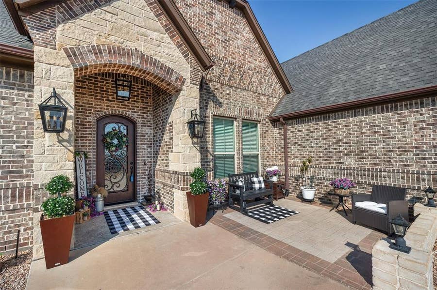 Property photo for 329 Kenyon Court, Granbury, TX