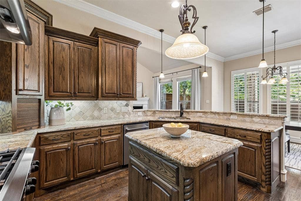 8523 Lakemont Drive, Dallas, TX 75209
