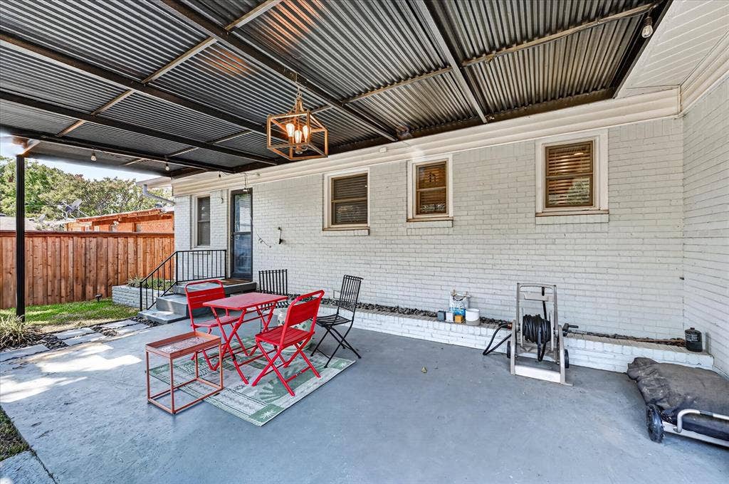 11214 Sinclair Avenue, Dallas, TX 75218 Covered patio with lighting