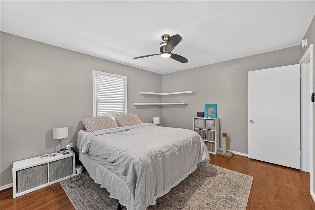 11214 Sinclair Avenue, Dallas, TX 75218 Primary bedroom