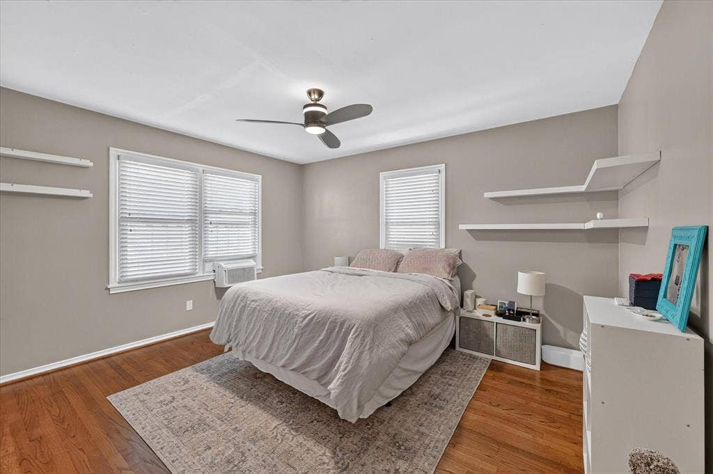 11214 Sinclair Avenue, Dallas, TX 75218 Primary bedroom