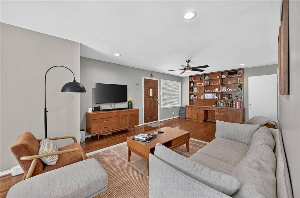 11214 Sinclair Avenue, Dallas, TX 75218 From back right of living room