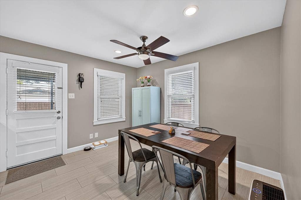 11214 Sinclair Avenue, Dallas, TX 75218 Breakfast area with access to back patio