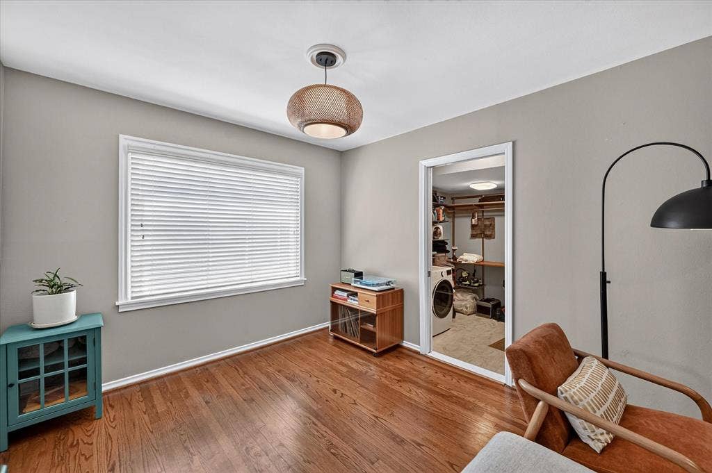 11214 Sinclair Avenue, Dallas, TX 75218 Flex space for dining area, reading nook, secondary office