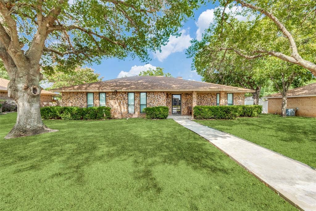 435 Cambridge Drive, DeSoto, TX 75115 435 Cambridge Drive, DeSoto, TX 75115