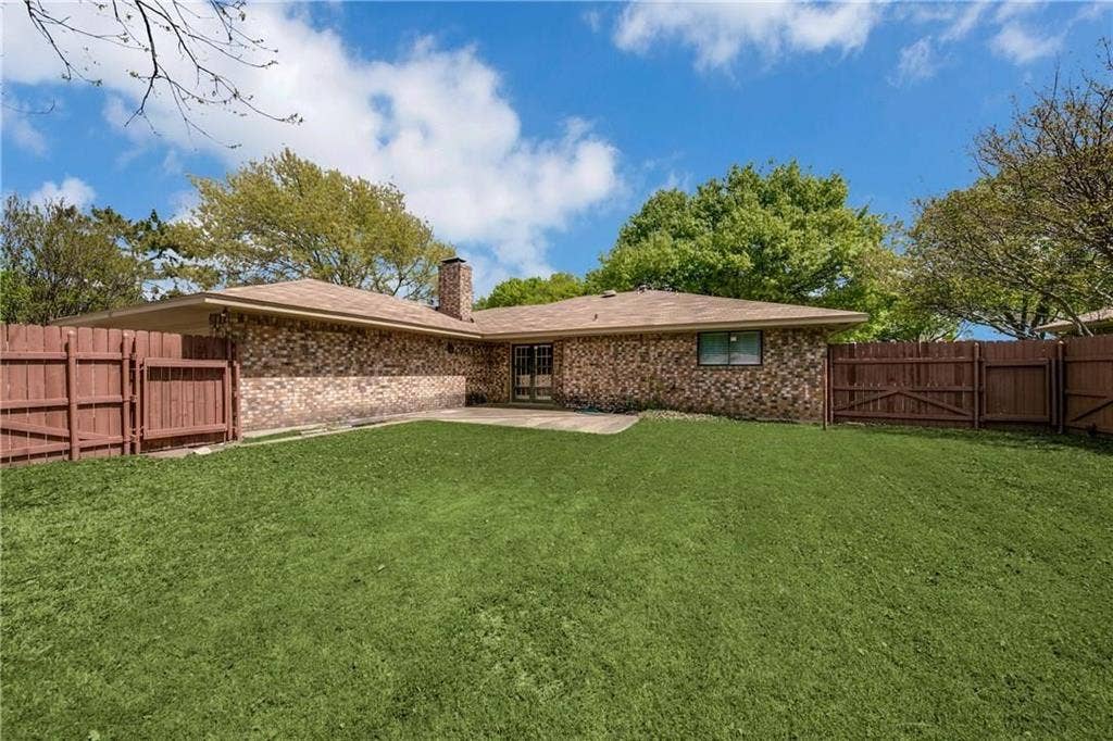 435 Cambridge Drive, DeSoto, TX 75115 435 Cambridge Drive, DeSoto, TX 75115