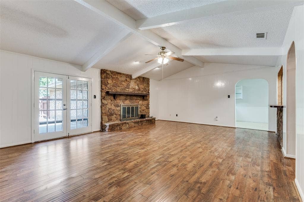 435 Cambridge Drive, DeSoto, TX 75115 435 Cambridge Drive, DeSoto, TX 75115