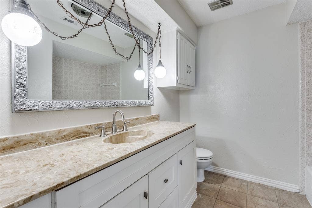 435 Cambridge Drive, DeSoto, TX 75115 435 Cambridge Drive, DeSoto, TX 75115