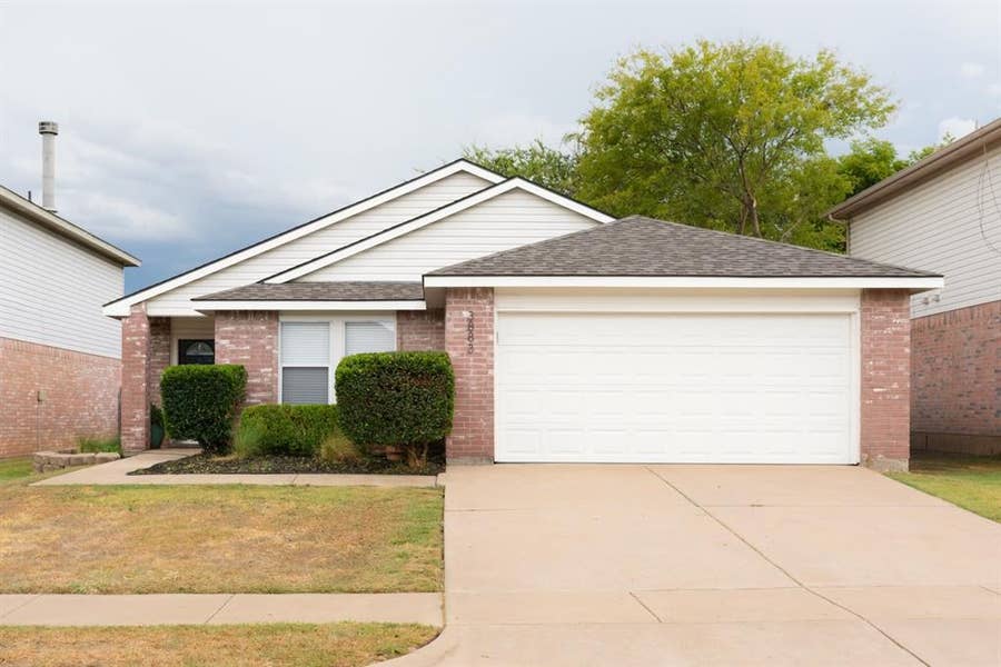 Property photo for 3883 Fox Run Drive, Fort Worth, TX