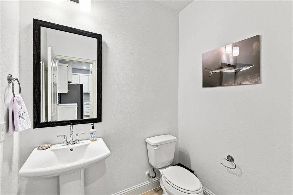 4833 Lunker Street, McKinney, TX 75071 A conveniently located main-level powder bath adds everyday function while maintaining the home’s clean, contemporary aesthetic.