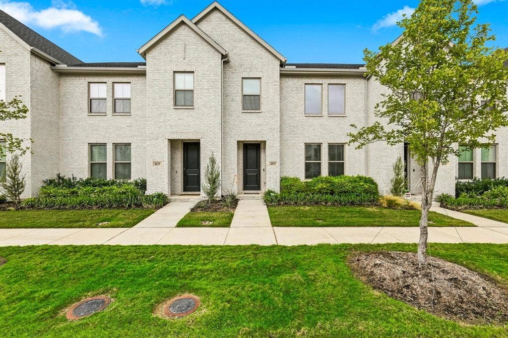 4833 Lunker Street, McKinney, TX 75071 Modern curb appeal at its finest. Crisp white brick, bold black accents, and striking rooflines give 4833 Lunker Street an unforgettable first impression.