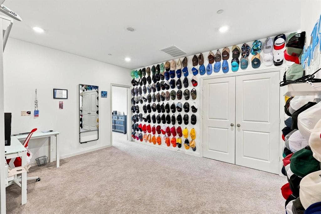 4833 Lunker Street, McKinney, TX 75071 Room to live bigger. The expansive upstairs bonus area provides incredible flexibility for work, play, entertaining, or simply spreading out.