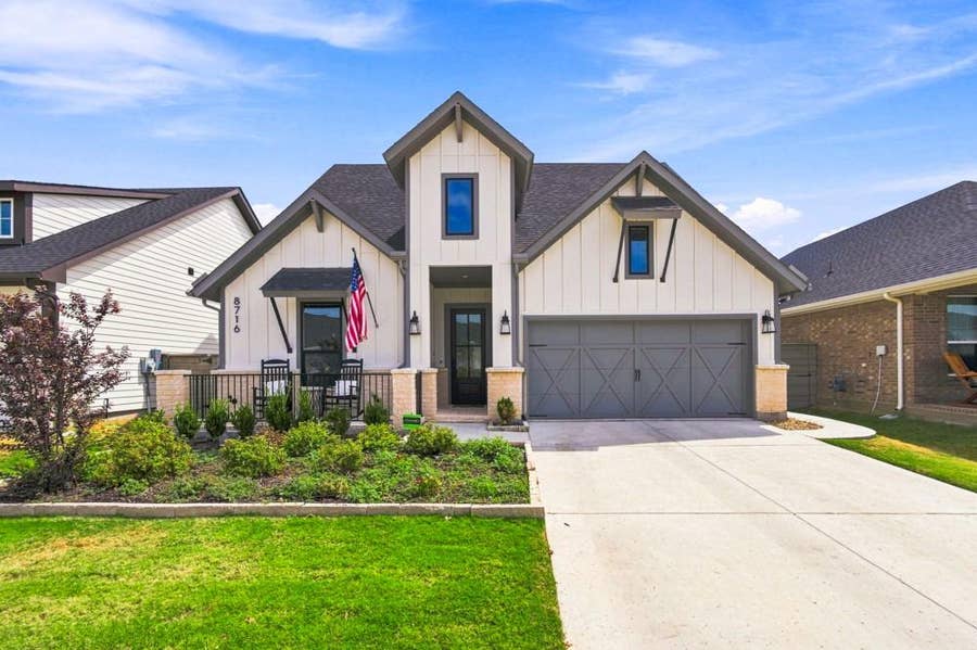 Property photo for 8716 Bur Oak Drive, Justin, TX