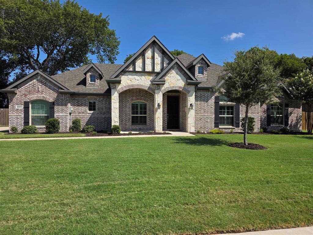 6001 Allison Drive, Midlothian, TX 76065 Welcome to 6001 Allison Dr., Midlothian, TX 76065!