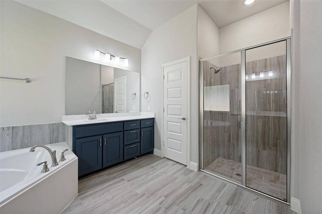 6001 Allison Drive, Midlothian, TX 76065 Also included in the bath is a spacious tiled shower.