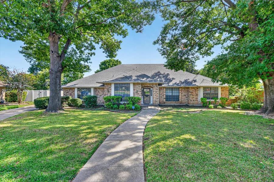 Property photo for 1430 Marlene Place, DeSoto, TX