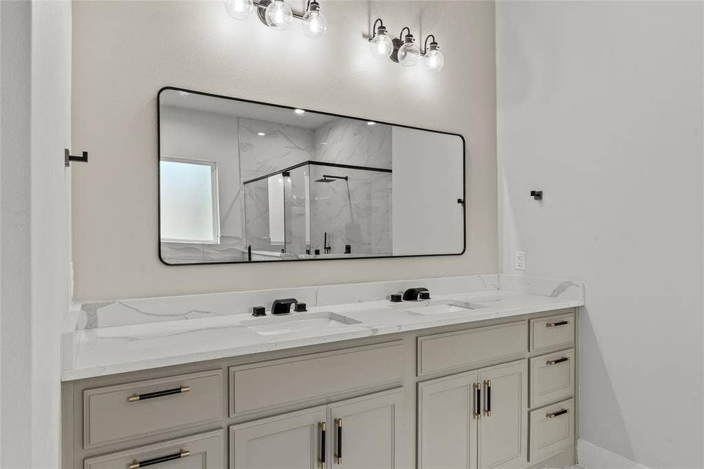 128 Saint Andrews Drive E, Mabank, TX 75156 Dual vanity with white countertops, undermount sinks, and matte black fixtures