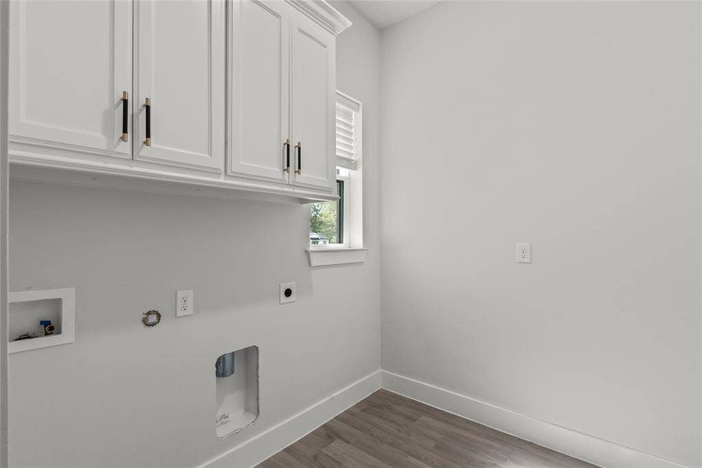 128 Saint Andrews Drive E, Mabank, TX 75156 White shaker cabinetry with black hardware, wood-finish flooring, and a large window with blinds