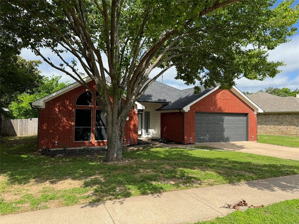 1025 Boardwalk Street, Midlothian, TX 76065 Ranch-style home featuring a garage and a front yard