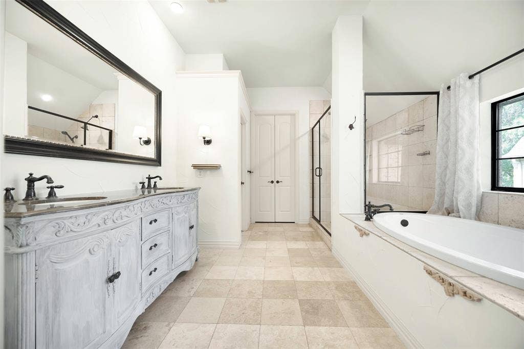 6115 Palo Pinto Avenue, Dallas, TX 75214 Primary Bath