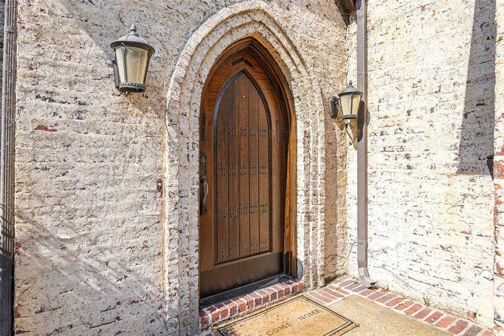 6115 Palo Pinto Avenue, Dallas, TX 75214 Front Door