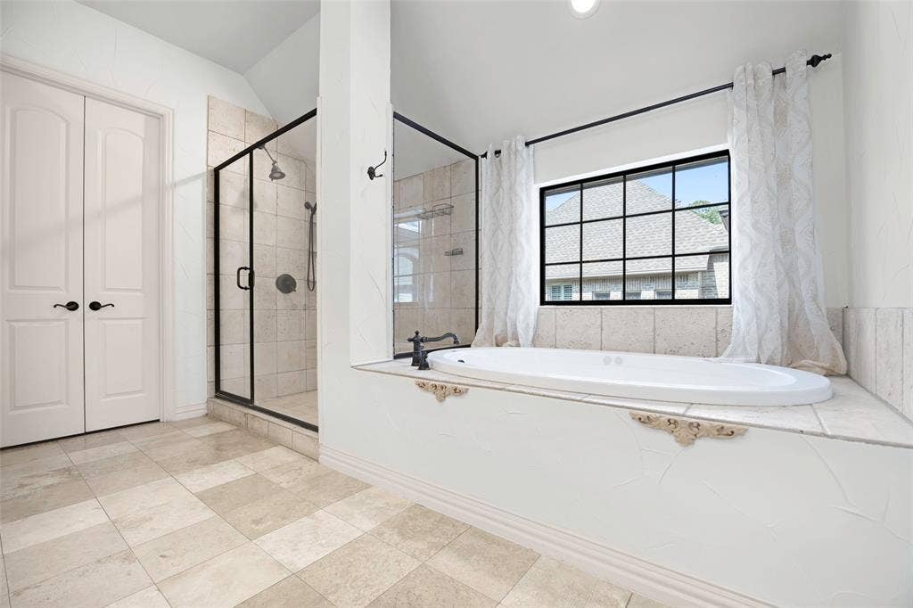 6115 Palo Pinto Avenue, Dallas, TX 75214 Primary Bath