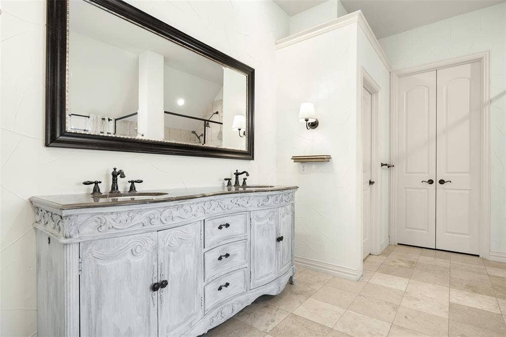 6115 Palo Pinto Avenue, Dallas, TX 75214 Primary Bath