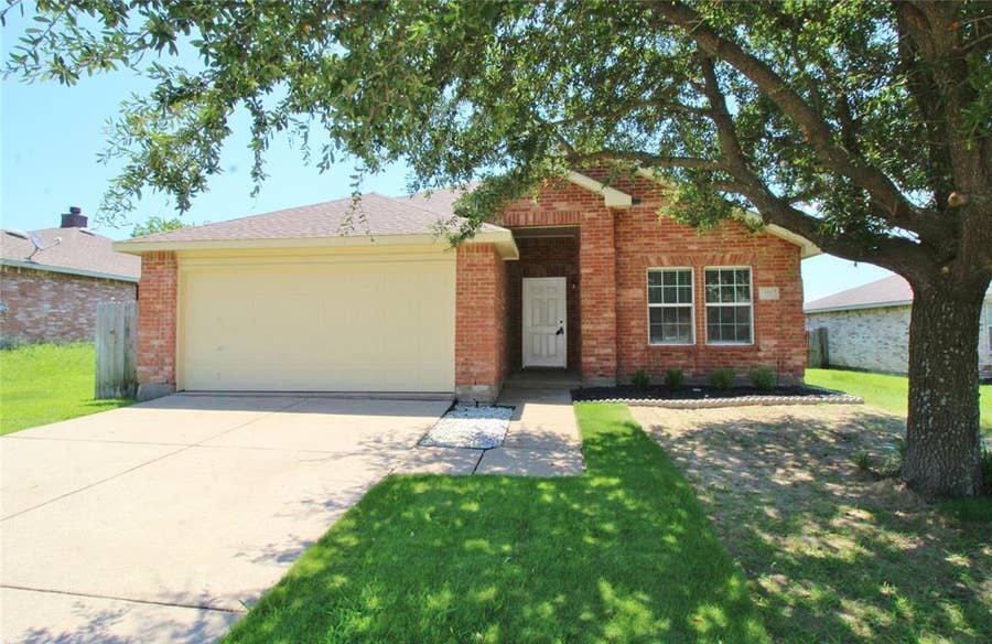 Property photo for 321 Briar Oaks Drive, Royse City, TX