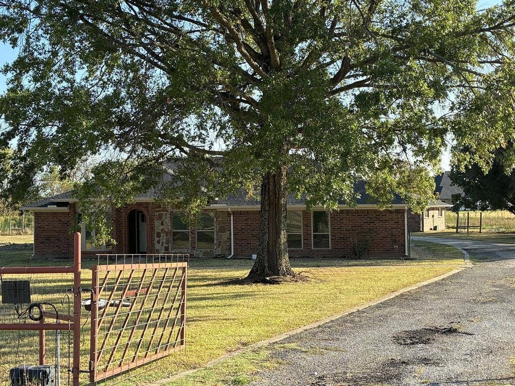 8076 FM 35 Road, Royse City, TX 75189 Fron Yard
