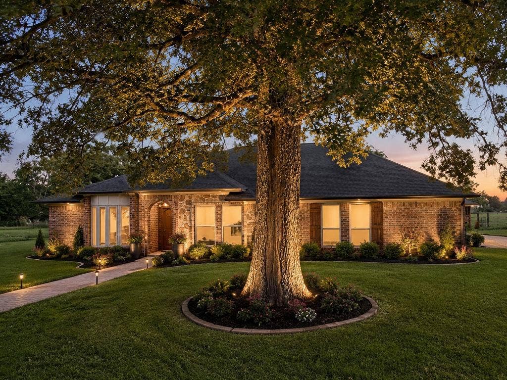 8076 FM 35 Road, Royse City, TX 75189 Virtual front Yard